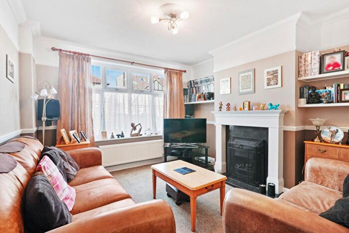 3 Bedroom End Of Terrace House For Sale In Williams Lane, Morden, SM4