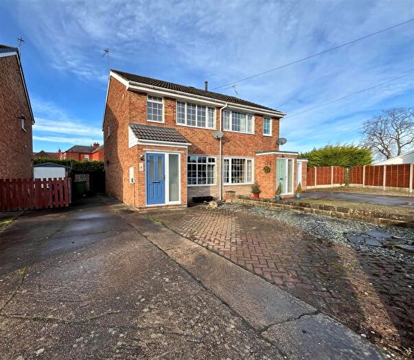 3 Bedroom Semi Detached House For Sale In Willow Drive, Hook, Goole, DN14