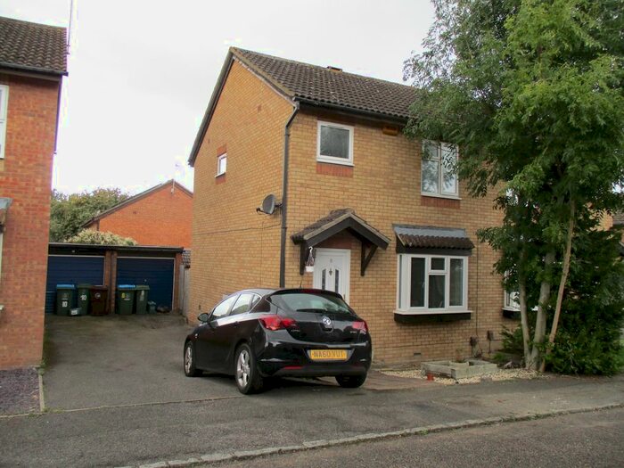 3 Bedroom Semi-Detached House To Rent In Ravensbourne Road, Aylesbury, HP21