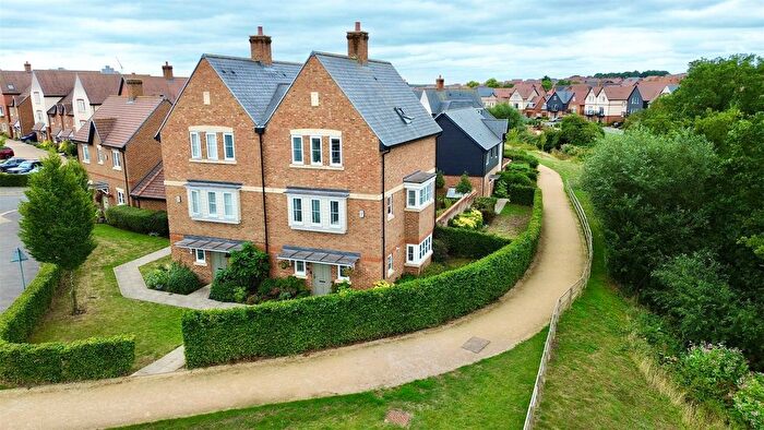 4 Bedroom Semi-Detached House For Sale In Littlewood Place, Warfield, Berkshire, RG42