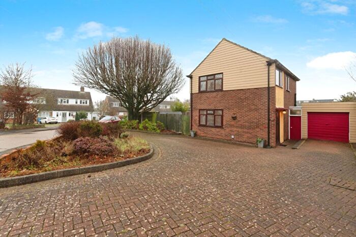 3 Bedroom Detached House For Sale In Pine Crescent, Hutton, Brentwood, Essex, CM13