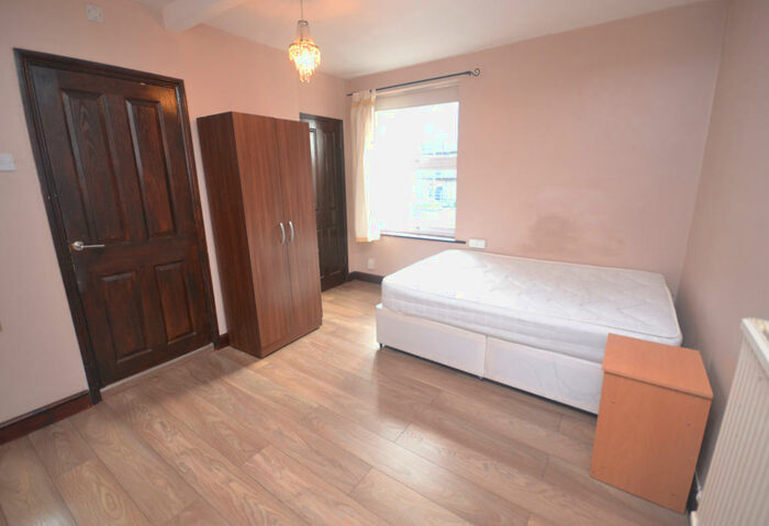 Studio To Rent In London Road, Reading, RG1