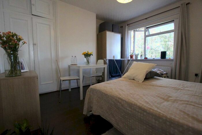 4 Bedroom Property To Rent In Western Avenue, London, W3