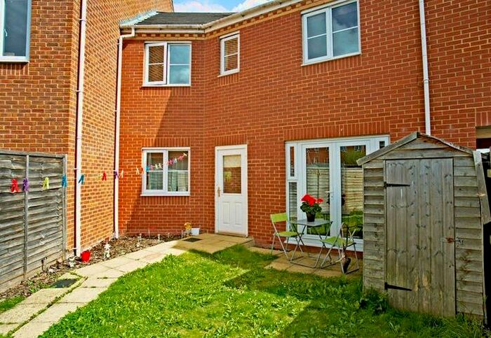 3 Bedroom End Of Terrace House For Sale In Padbury Drive, Banbury, OX16