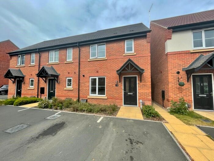 3 Bedroom End Of Terrace House To Rent In Oakham Road, Littleover, Derby, DE23
