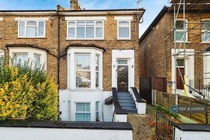 1 Bedroom Semi-Detached House To Rent In Selwyn Road, London, E13
