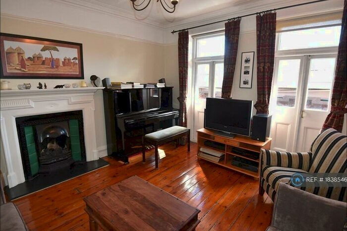 2 Bedroom Flat To Rent In London, London, SE11