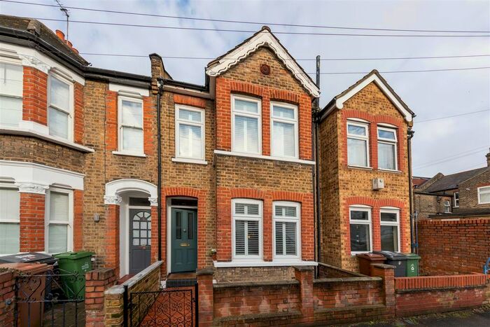 4 Bedroom Property To Rent In Melbourne Road, London, E17