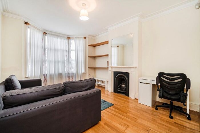 1 Bedroom Flat To Rent In Villiers Road, North West London, NW2