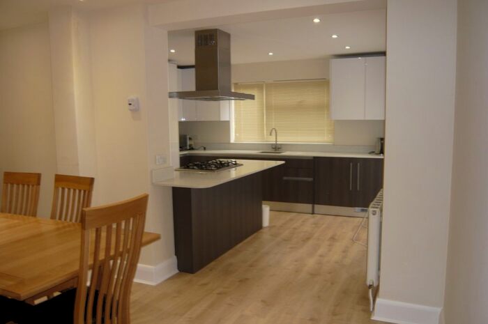 3 Bedroom Semi-Detached House To Rent In Cissbury Ring South, London, N12