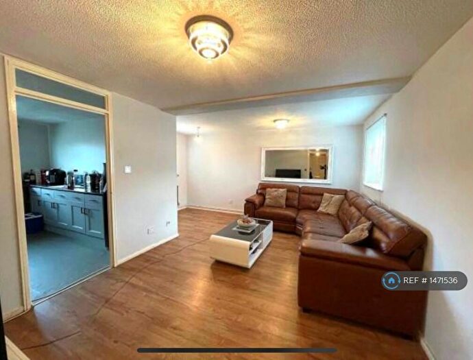 2 Bedroom Flat To Rent In Howard Close, Daventry, NN11