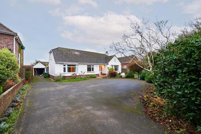 3 Bedroom Bungalow To Rent In Mays Lane, Fareham, Hampshire, PO14