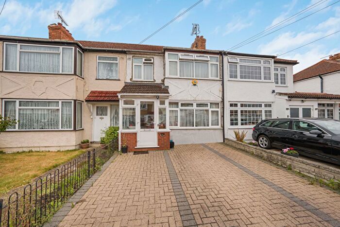 3 Bedroom Semi-Detached House To Rent In Lynhurst Road, Uxbridge, UB10