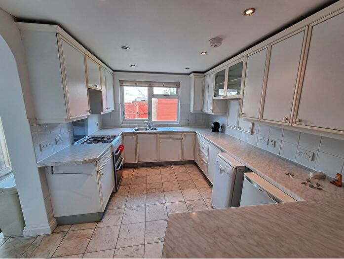 5 Bedroom Semi-Detached House To Rent In Amroth Mews, Sydenham, CV31