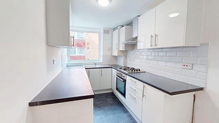 2 Bedroom Flat To Rent In Ashburton Road, Addiscombe, Croydon, CR0