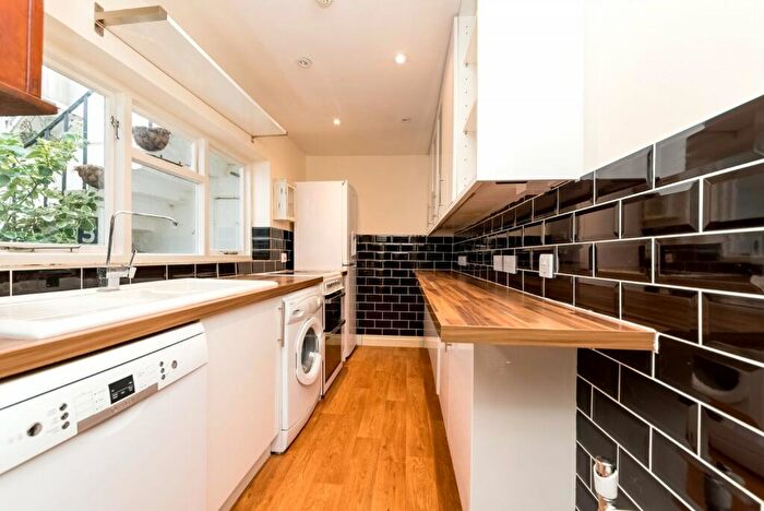 1 Bedroom Flat To Rent In Rock Grove, Lewes Crescent, Brighton, East Sussex, BN2