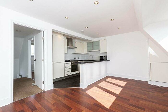 3 Bedroom Flat To Rent In Marlborough Road, Upper Holloway, N19