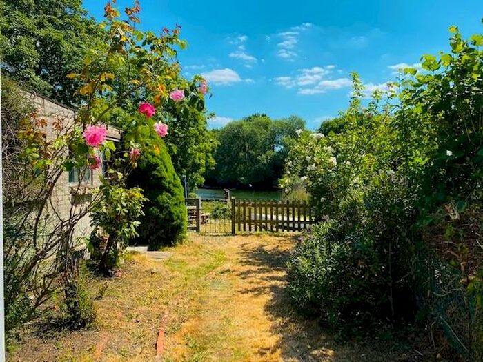 3 Bedroom Semi-Detached House To Rent In Woodmill, Southampton, SO18