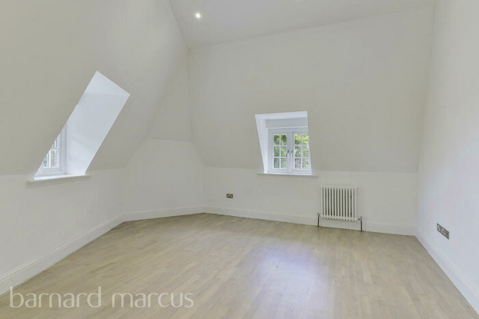 1 Bedroom Apartment To Rent In Station Approach, Tadworth, KT20