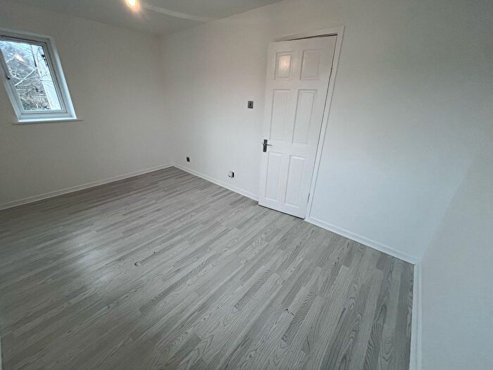 1 Bedroom End Of Terrace House For Sale In Holden Close, Dagenham, RM8