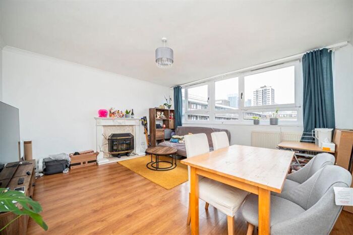 3 Bedroom Maisonette For Sale In St. John's Estate, Hoxton, N1