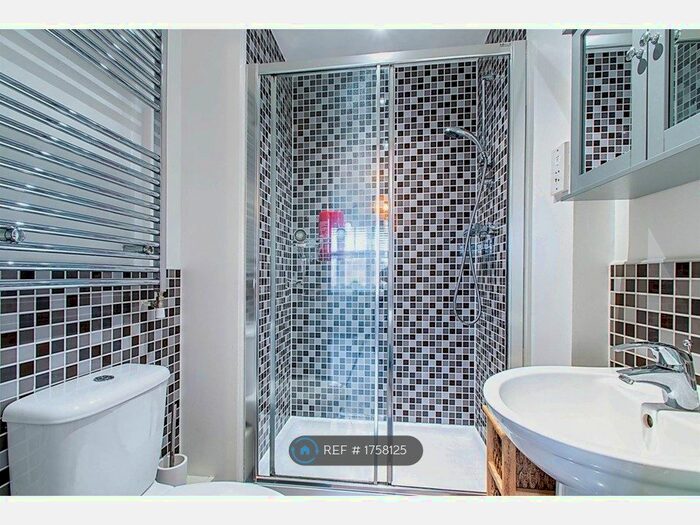 2 Bedroom Flat To Rent In Saltaire Court, East Ardsley, Wakefield, WF3