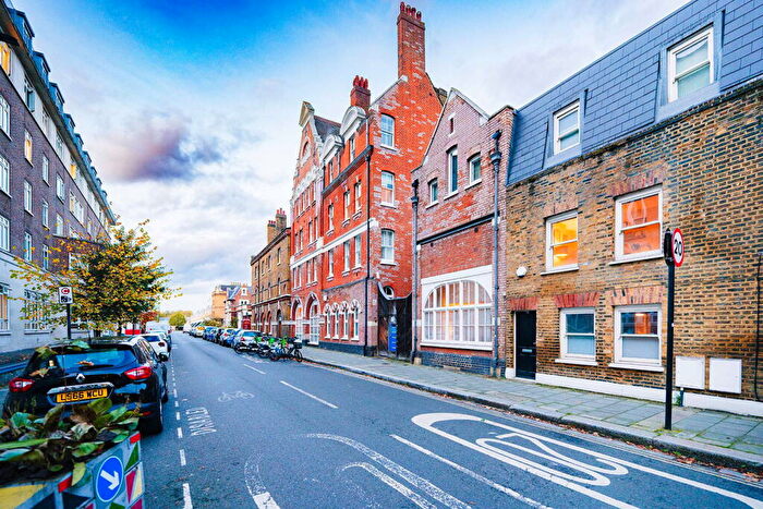 3 Bedroom Apartment For Sale In Renfrew Road, London, SE11