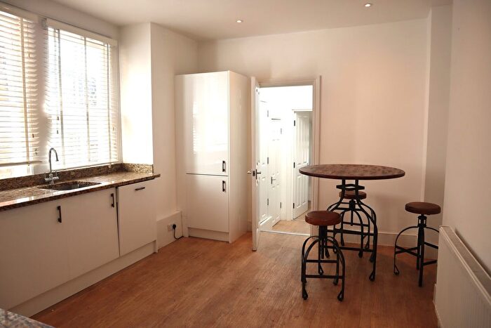 3 Bedroom Maisonette To Rent In Gilbey Road, London, SW17