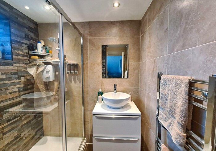3 Bedroom End Of Terrace House For Sale In St Martins Close, Lordshill, SO16