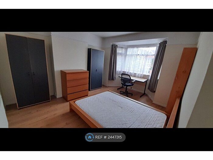 5 Bedroom Semi-Detached House To Rent In Kingston Road, London, SW19