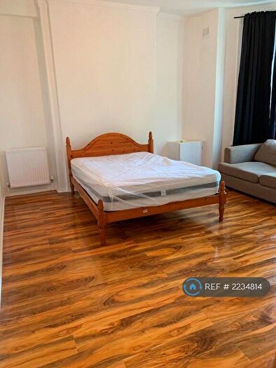 3 Bedroom Flat To Rent In Adelaide Avenue, Brockley, SE4
