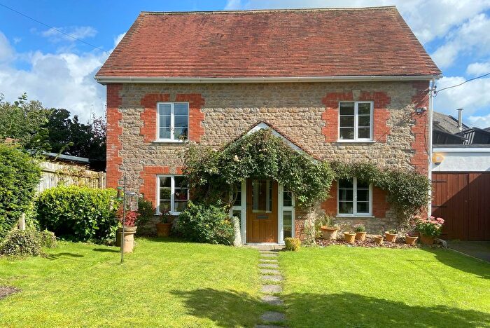 3 Bedroom Detached House For Sale In High Street, Bourton, Dorset, SP8