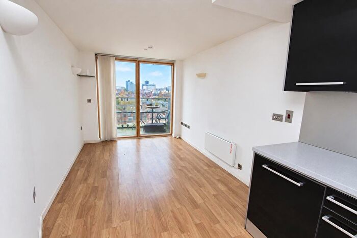 2 Bedroom Flat For Sale In West Point, Wellington Street, LS1