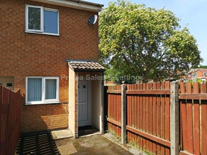 1 Bedroom Terraced House To Rent In Helmsdale Gardens, Nottingham, NG5