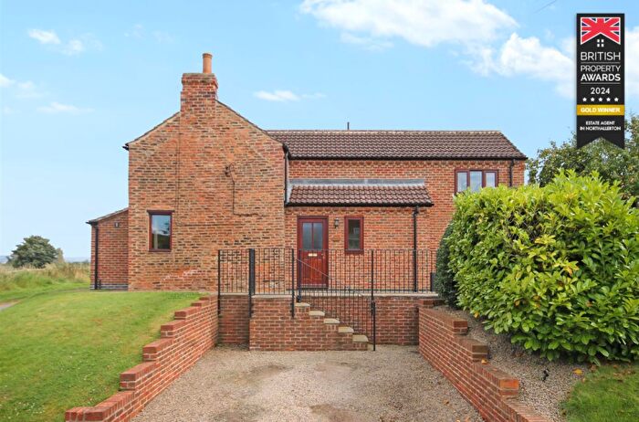 3 Bedroom Detached House For Sale In Thrintoft, Northallerton, DL7