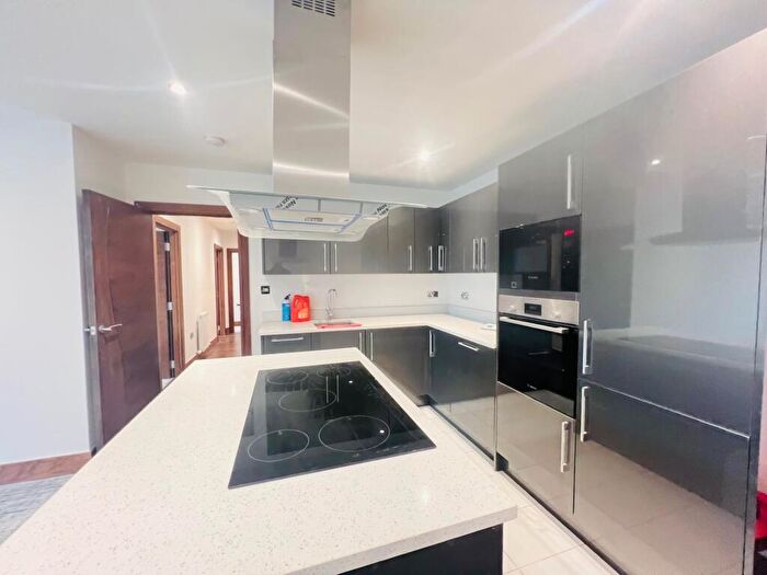 3 Bedroom Apartment To Rent In Scarbrook Road Croydon, CR0