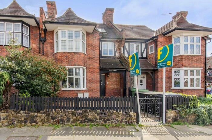 2 Bedroom Flat To Rent In Penistone Road, Streatham Common, London, SW16