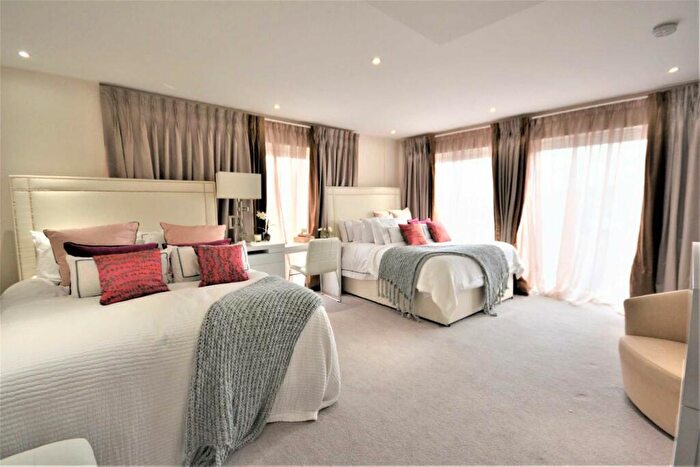 5 Bedroom Flat To Rent In East Drive, London, NW9