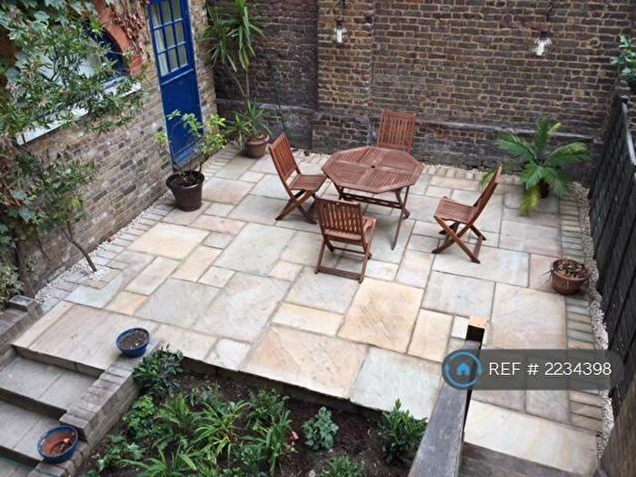 3 Bedroom Flat To Rent In Cannon Street Road, London, E1