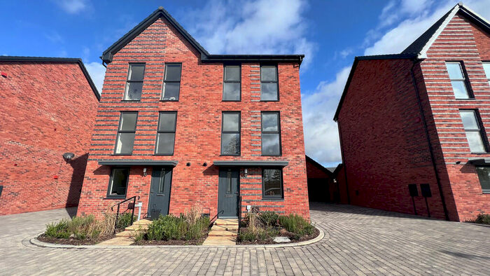 4 Bedroom Semi-Detached House To Rent In Hodges Close, Swindon, SN1