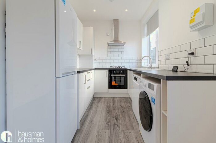 2 Bedroom Flat To Rent In Hayes Crescent, Temple Fortune, NW11