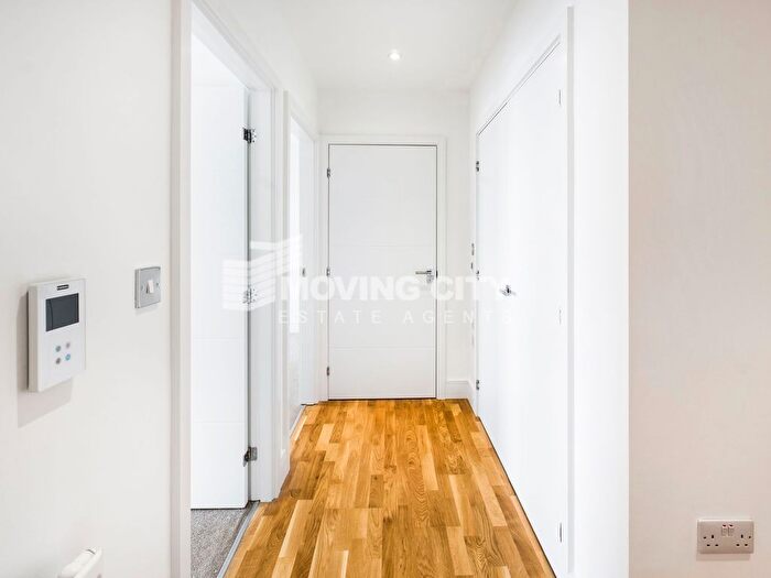 2 Bedroom Flat For Sale In Cityview Point, Leven Road, E14