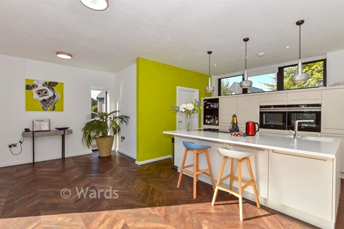 4 Bedroom Detached House For Sale In Burgess Fields, Lenham Heath, Maidstone, Kent, ME17