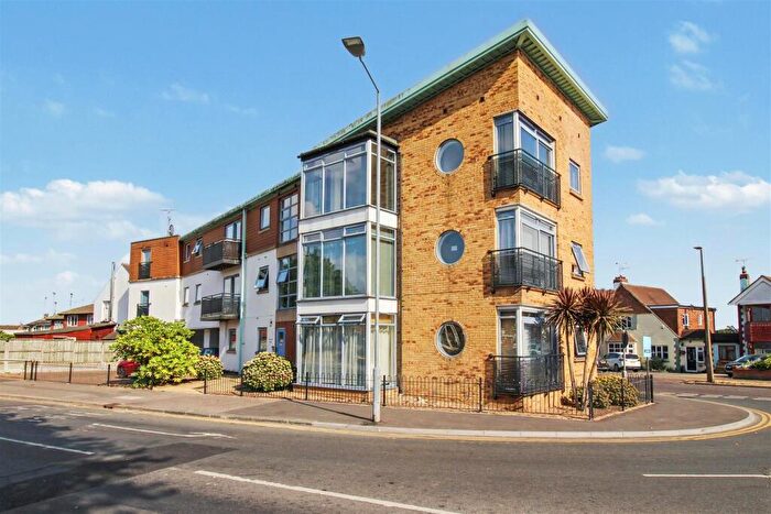 2 Bedroom Flat For Sale In Eastwood Road North, Leigh On Sea, SS9