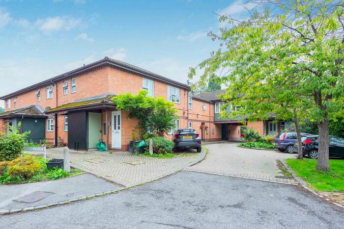 1 Bedroom Ground Flat To Rent In Dowding Court, Crowthorne, RG45