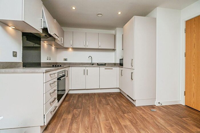 2 Bedroom Flat For Sale In Lexington Gardens, Birmingham, B15