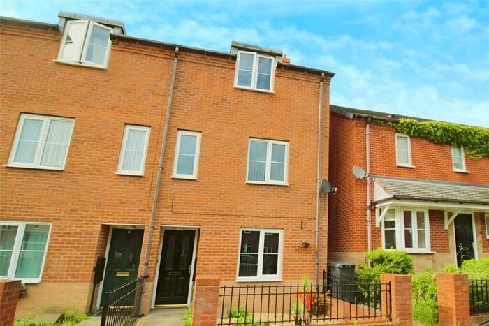 4 Bedroom End Of Terrace House To Rent In Spruce Road, Nuneaton, Warwickshire, CV10