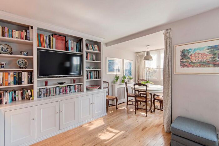 3 Bedroom Flat For Sale In Fulham Road, Chelsea, SW10