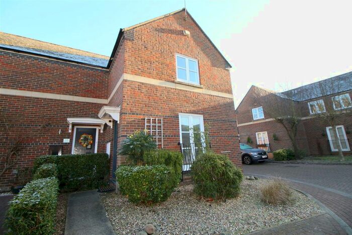 3 Bedroom Semi-Detached House To Rent In Cannon Mews, Waltham Abbey, EN9