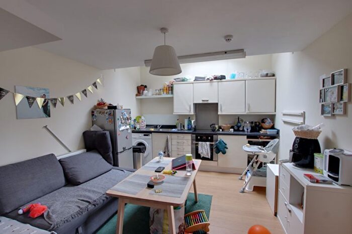 2 Bedroom Flat To Rent In Wells Road, Bath, BA2